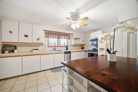 Kitchen - 127 Shawmut St, Springfield, MA 01108 photo 3 of 4