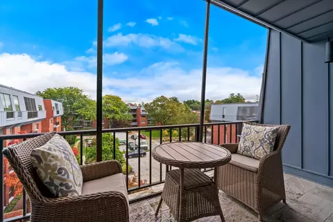 75 Grove St #427, Wellesley, MA 02482