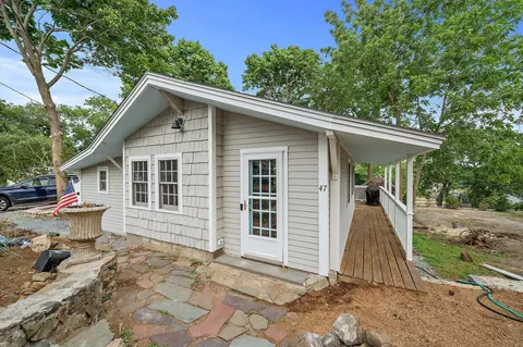 47 Elm Ct, Cohasset, MA 02025