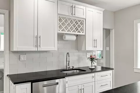 Kitchen - 29 Upland St, Holbrook, MA 02343 photo 2 of 4