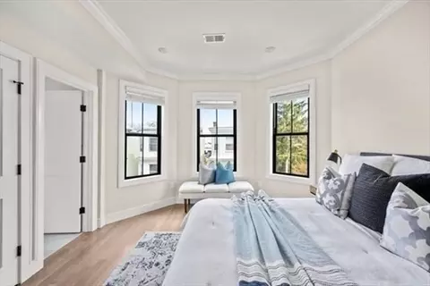 303 Maverick St #4PH, Boston, MA 02128