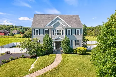 18 Blue Grass Cir, Taunton, MA 02780