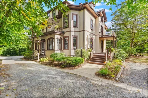 595 Watertown St #1, Newton, MA 02460