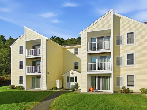 5 Marc Dr #5A2, Plymouth, MA 02360