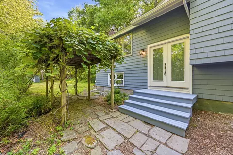 7 Hillcrest Dr, Acton, MA 01720