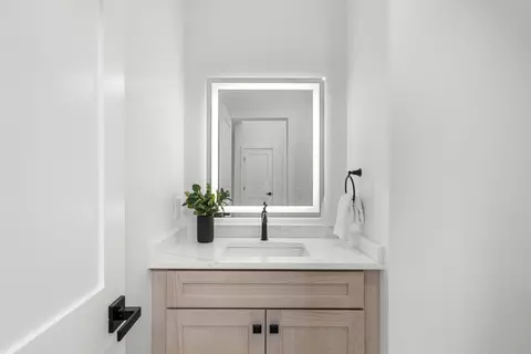 Bath - 24 Grapevine #A, Gloucester, MA 01930 photo 2 of 3