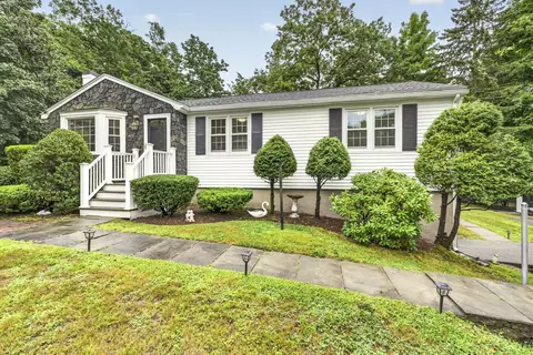25 Gray Ter, Bedford, MA 01730