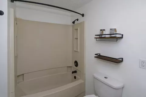 Bath - 75-79 Greene St, Springfield, MA 01109 photo 3 of 4