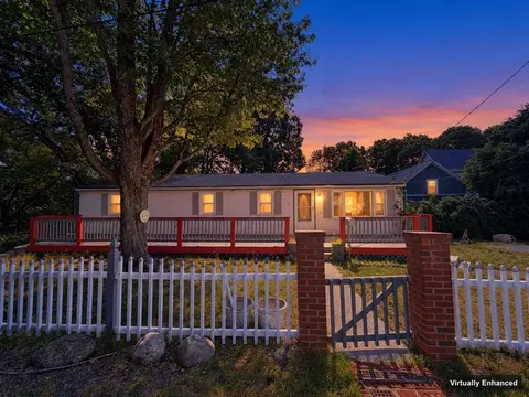 7 Upton St, Fitchburg, MA 01420