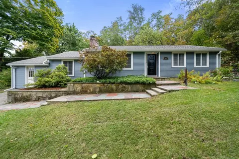 208 Mount Vernon Rd E, Weymouth, MA 02189