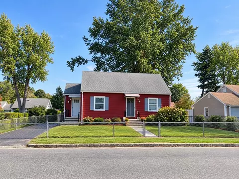27 Stocker, Springfield, MA 01129