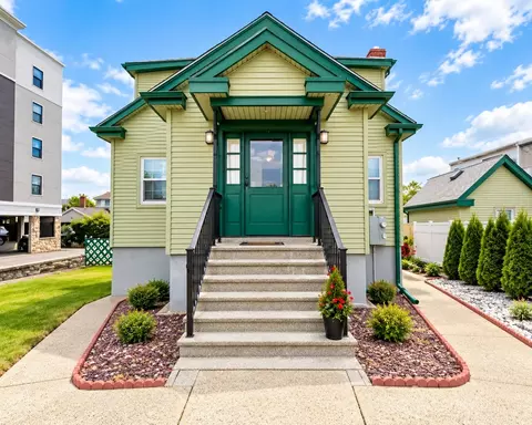 462 American Legion Hwy, Revere, MA 02151