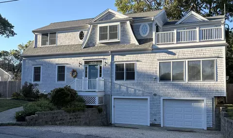 64 Randolph St, Teaticket, MA 02536
