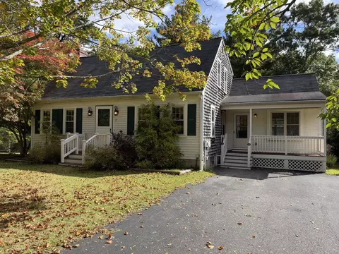 15 Plantation Rd, Plymouth, MA 02360