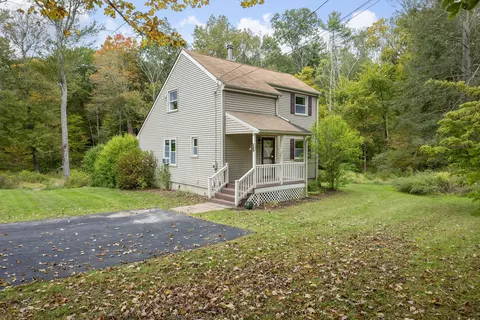 35 Old Sawmill Rd, Woodstock, CT 06281