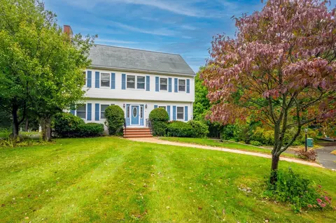 8 Otter Pond Rd, Lynnfield, MA 01940