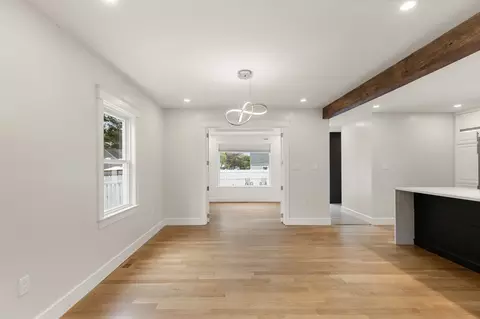 Entry Way - 3 Crane St, Danvers, MA 01923 photo 2 of 2