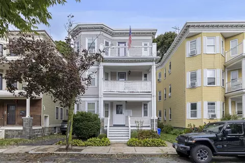 17 Victoria St #3, Boston, MA 02125