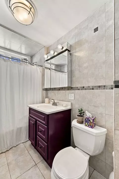 Bath - 25 Elm St #3, Gloucester, MA 01930 photo 1 of 1