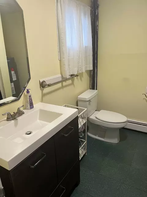 Bath - 7 Dover Ave, Hampton, NH 03842 photo 1 of 2