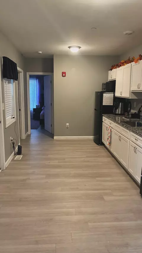 97 Alderman St, Springfield, MA 01118 photo 2