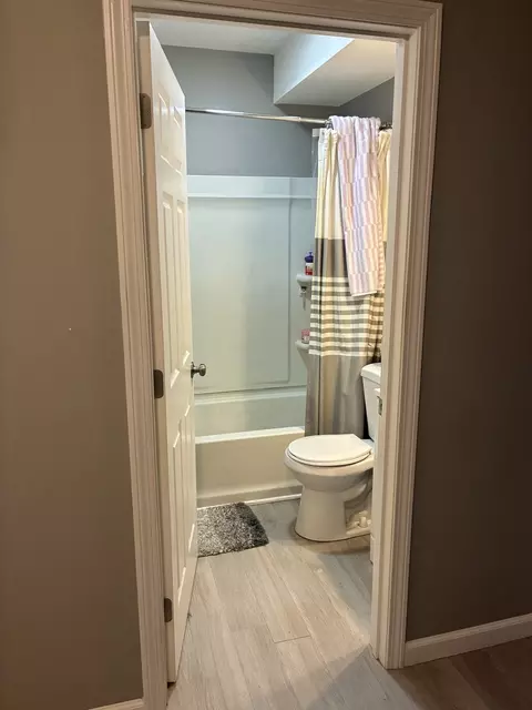 97 Alderman St, Springfield, MA 01118 photo 3