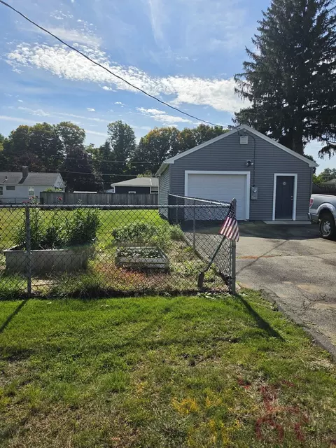 50 Upland Rd, Holyoke, MA 01040