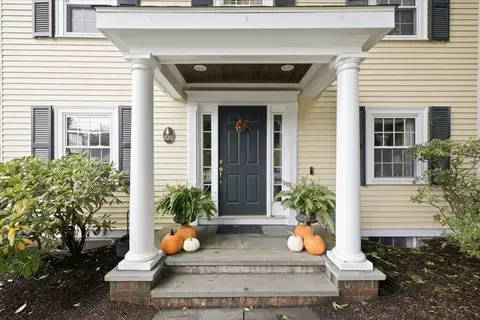 Exterior - 520 Webster St, Needham, MA 02492 photo 2 of 9