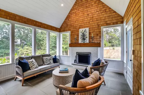 Exterior - 32 Marthas Rd, Edgartown, MA 02539 photo 2 of 3