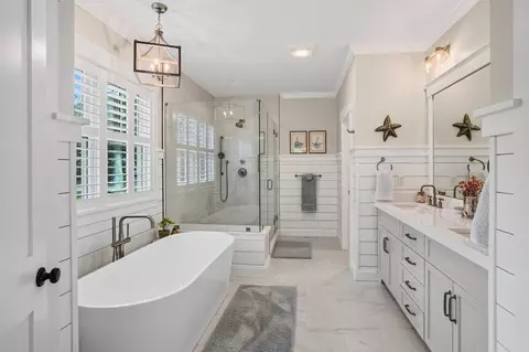 Bath - 32 Marthas Rd, Edgartown, MA 02539 photo 2 of 5