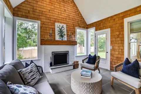 Exterior - 32 Marthas Rd, Edgartown, MA 02539 photo 3 of 3
