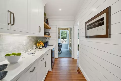 Entry Way - 32 Marthas Rd, Edgartown, MA 02539 photo 3 of 6