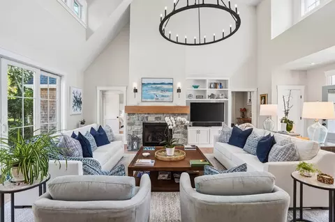 Living - 32 Marthas Rd, Edgartown, MA 02539 photo 1 of 2