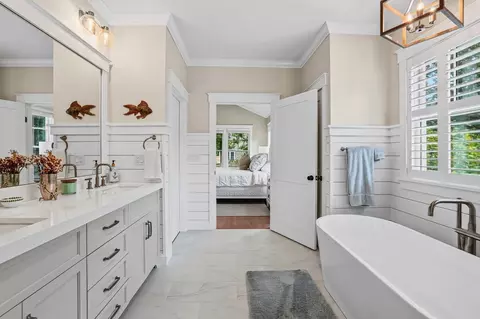 Bath - 32 Marthas Rd, Edgartown, MA 02539 photo 3 of 5