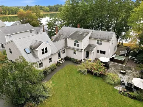 68 Fairview Ave, Pembroke, MA 02359