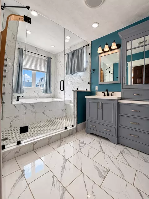 Bath - 996 Walnut St, Fall River, MA 02720 photo 4 of 5