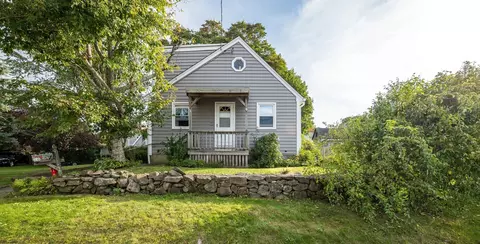 16 Tremont St, Dartmouth, MA 02748