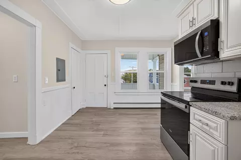 Entry Way - 16 Berkeley St, Lawrence, MA 01841 photo 2 of 5