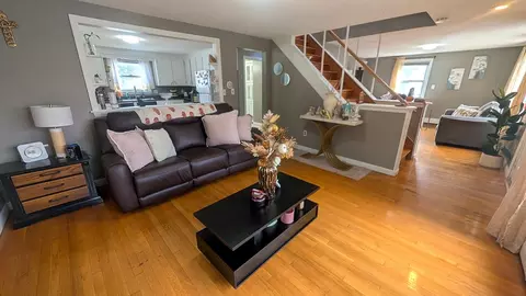 Entry Way - 9 Summit Ave, Saugus, MA 01906 photo 1 of 2