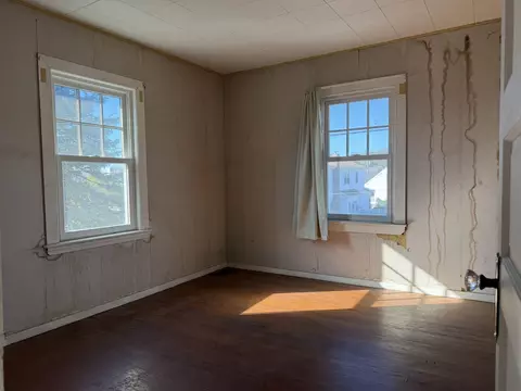 Bedroom - 44 Central Ave, Hull, MA 02045 photo 4 of 4