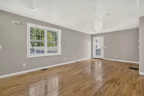 Living - 103 Commonwealth Ave, Worcester, MA 01604 photo 4 of 4