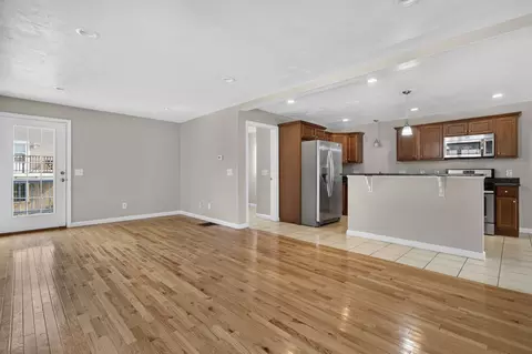 Living - 103 Commonwealth Ave, Worcester, MA 01604 photo 1 of 4