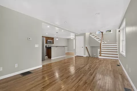 Living - 103 Commonwealth Ave, Worcester, MA 01604 photo 2 of 4