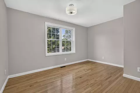 Bedroom - 103 Commonwealth Ave, Worcester, MA 01604 photo 1 of 7