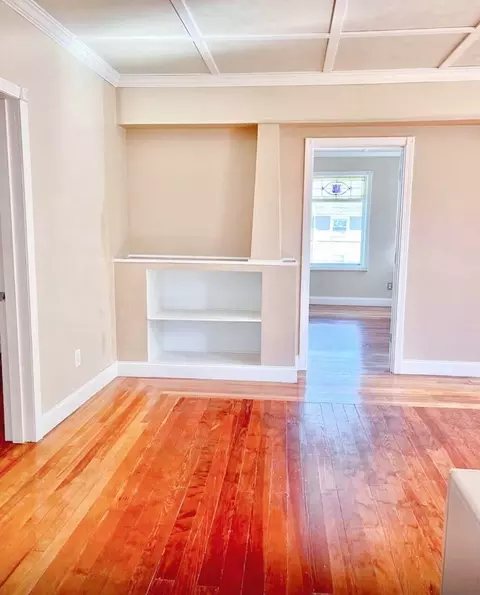 Living - 475 Tecumseh St, Fall River, MA 02721 photo 3 of 6