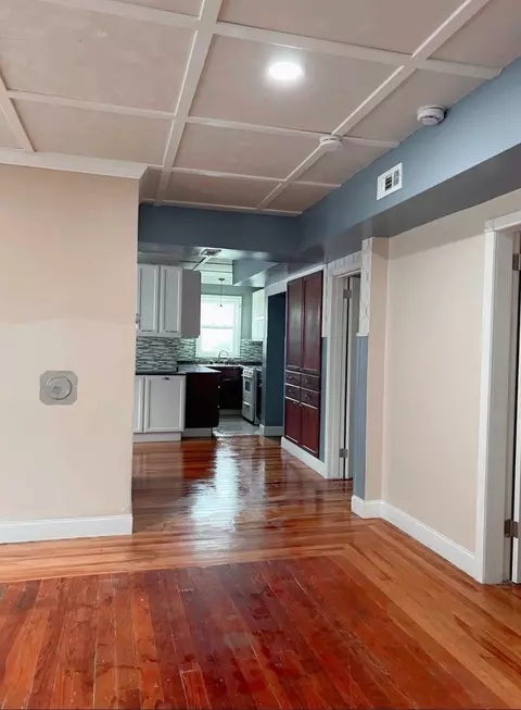 Entry Way - 475 Tecumseh St, Fall River, MA 02721 photo 1 of 1