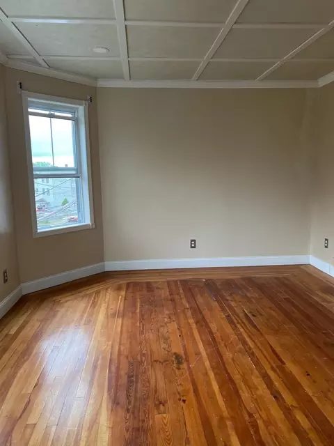 Living - 475 Tecumseh St, Fall River, MA 02721 photo 2 of 6