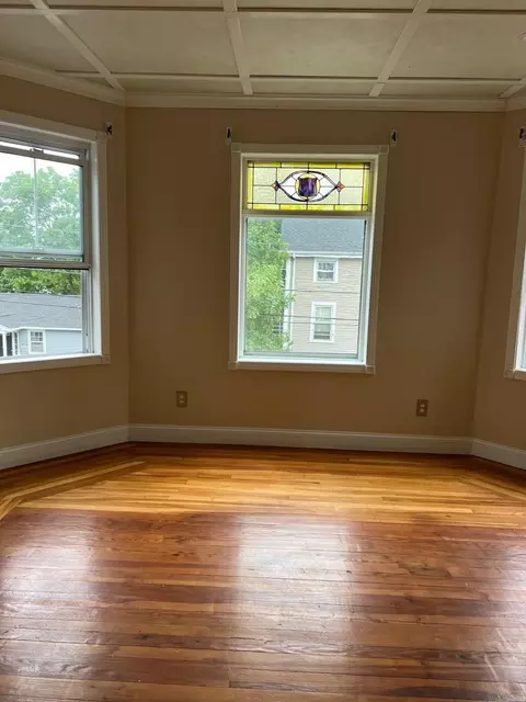 Living - 475 Tecumseh St, Fall River, MA 02721 photo 1 of 6