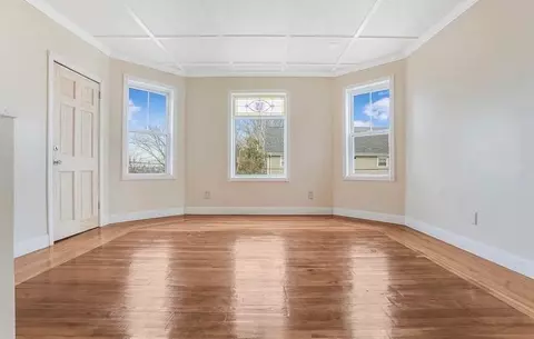 Living - 475 Tecumseh St, Fall River, MA 02721 photo 5 of 6