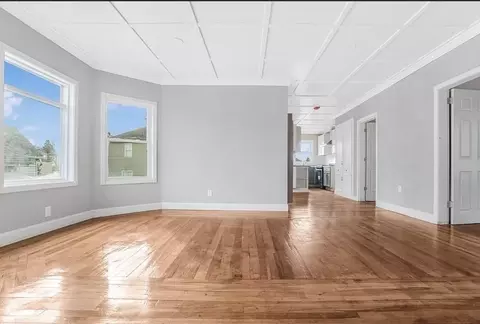 Living - 475 Tecumseh St, Fall River, MA 02721 photo 4 of 6
